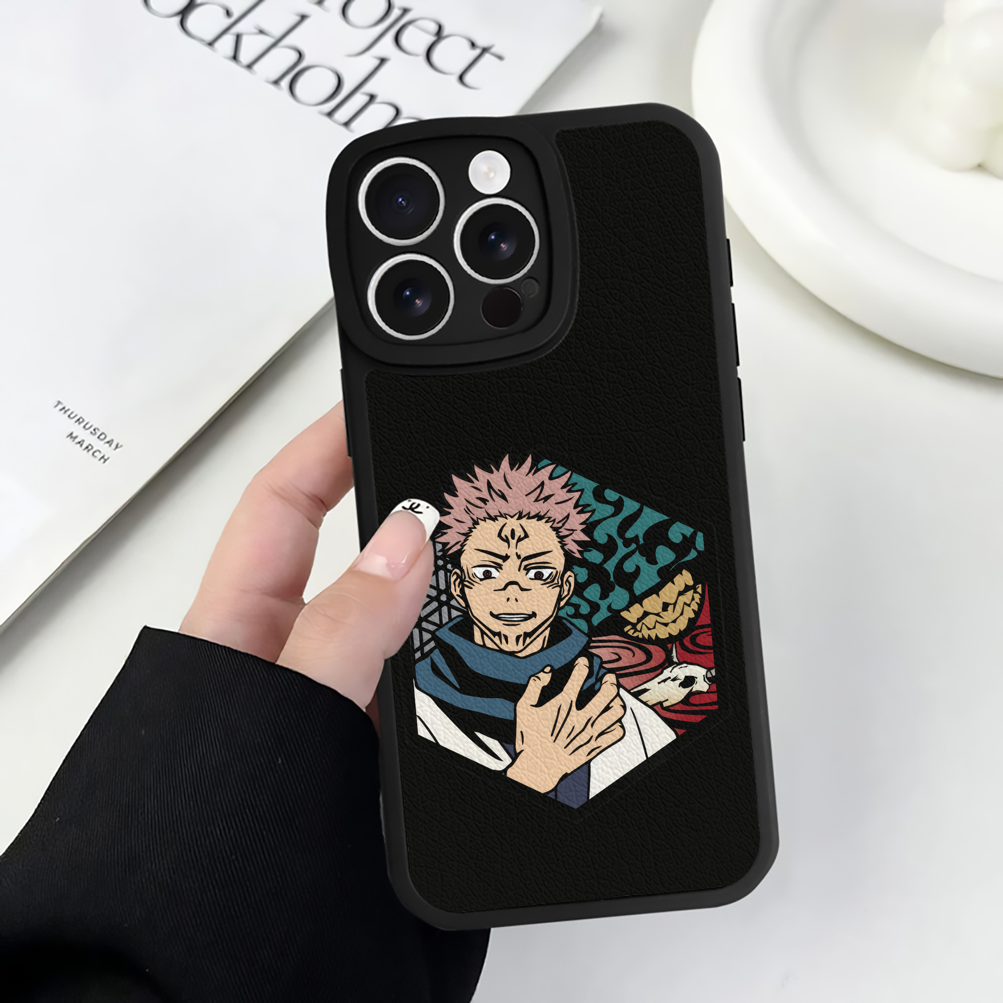 （画像用） 呪術廻戦 Jujutsu Kaisen 【iPhone 16シリーズ対応】シリコンスマホケース（レザー調） 材質：シリコン